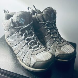 Women’s Columbia Hiking Boots - Size 8.5